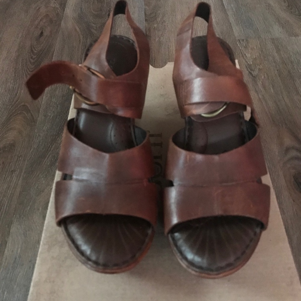 Platform Type Sandals super comfy only tried on